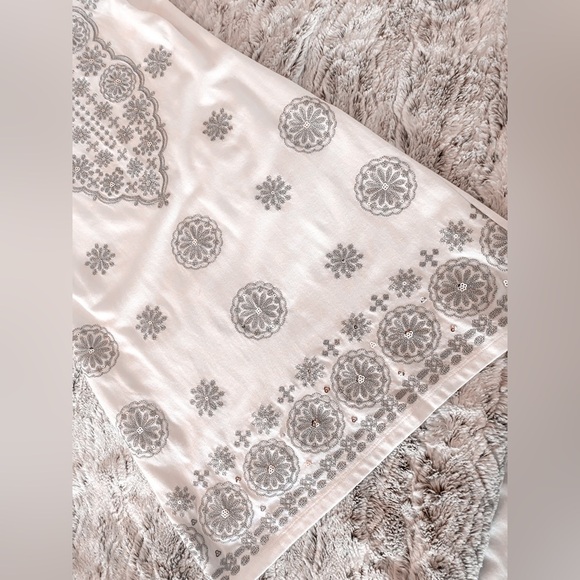 INC  BEAUTIFUL DRESS SIZE P (XS) WITH GORGEOUS SILVER EMBROIDERY.  LIKE NEW! - Picture 3 of 4